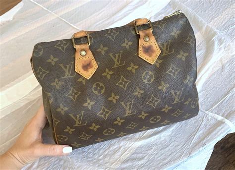 jak wyczyścić torebkę louis vuitton ssmierdzi wilgocia|How to Clean a Louis Vuitton Bag: Your Ultimate Guide.